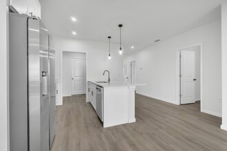 2535 Slim Haywood Ave in Tavares, FL - Foto de edificio - Building Photo