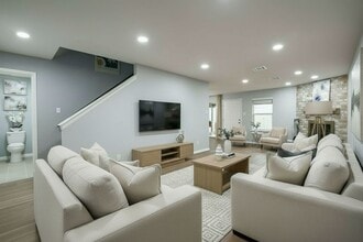 7931 Ellinger Ln in Houston, TX - Building Photo - Building Photo