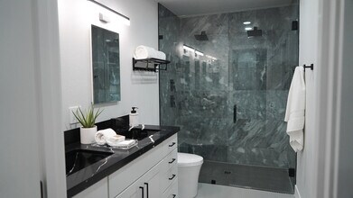 7707 E Meadowbrook Ave in Scottsdale, AZ - Building Photo - Building Photo