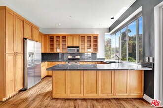 6396 Weidlake Dr in Los Angeles, CA - Building Photo - Building Photo