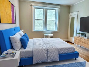56 Egmont St, Unit 1 in Brookline, MA - Foto de edificio - Building Photo