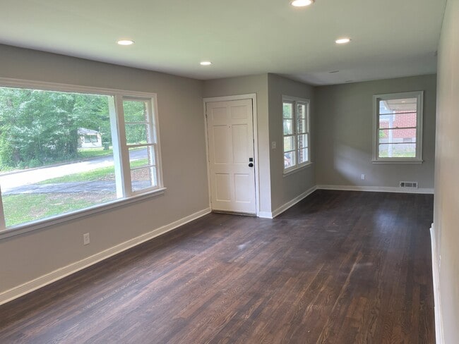 2225 Old Spring Rd in Smyrna, GA - Building Photo - Building Photo