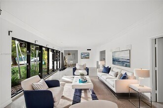 1100 N Shore Dr in Miami Beach, FL - Building Photo - Building Photo