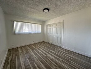 3920-3932 Christmas Tree Ln in Bakersfield, CA - Building Photo - Building Photo