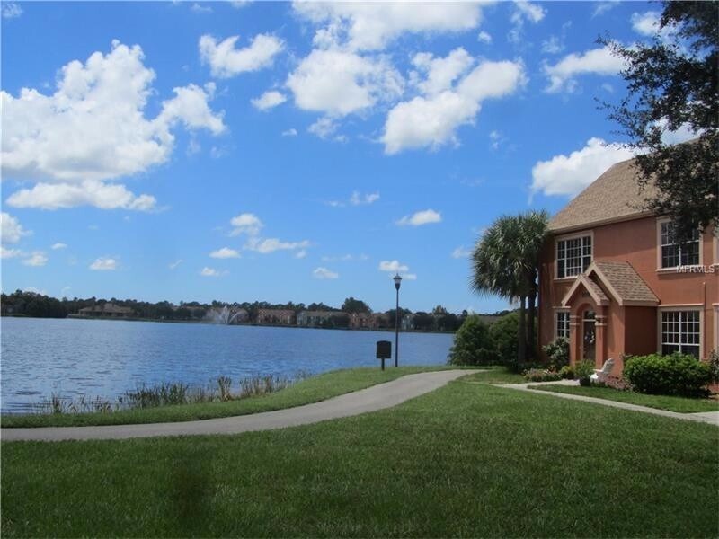 9020 Lake Chase Island Way in Tampa, FL - Building Photo