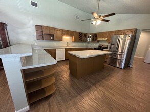 1067 Rayburn Dr in San Antonio, TX - Building Photo - Building Photo