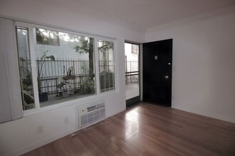 1432 N Fairfax Ave in Los Angeles, CA - Building Photo - Building Photo