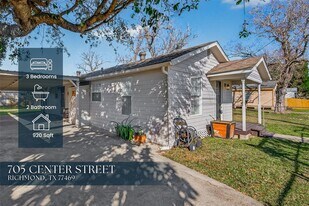705 Center St in Richmond, TX - Building Photo