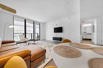 1600 NE 1st Ave in Miami, FL - Building Photo - Building Photo