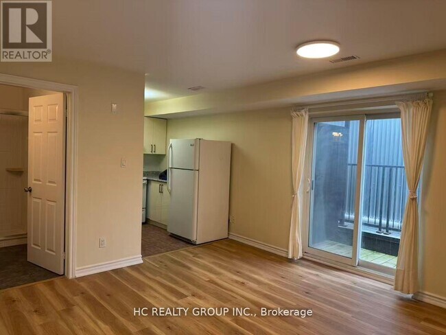 1606 Queen St E in Toronto, ON - Building Photo - Building Photo