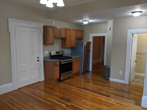 408 E Merrimack St, Unit 2 in Lowell, MA - Foto de edificio - Building Photo