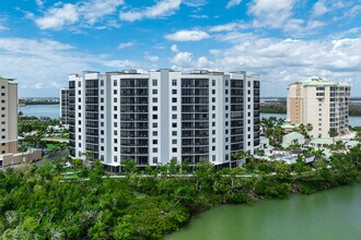 Grandview at Bay Beach in Fort Myers Beach, FL - Foto de edificio - Building Photo