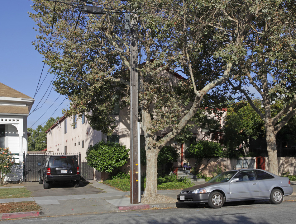 Polaris Apartments in San Jose, CA - Building Photo