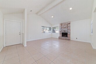 5711 Longforest Dr in Houston, TX - Building Photo - Building Photo
