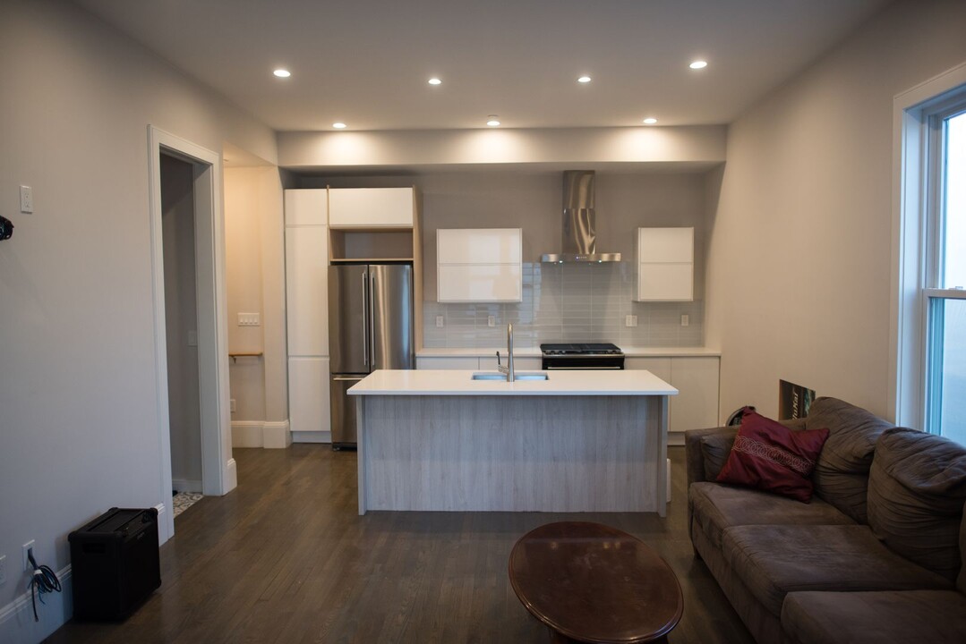 14 Sumner St, Unit 14 Summer St in Boston, MA - Building Photo