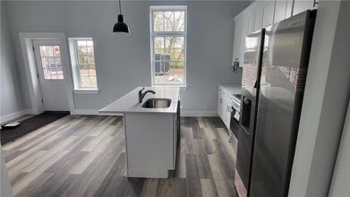 826 Main St in Arlington, NY - Building Photo - Building Photo