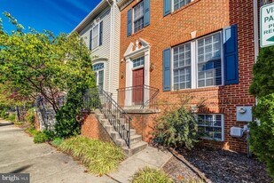 947 Harrison Cir in Alexandria, VA - Building Photo