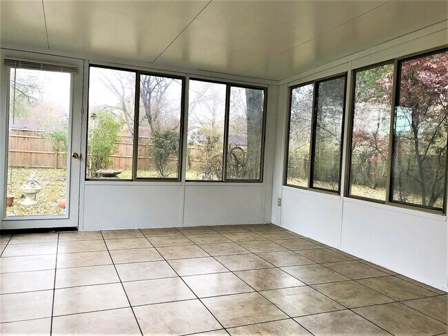 1304 W Sunset Dr in Rogers, AR - Building Photo - Building Photo