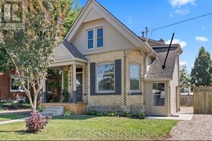 7065 Longwoods Rd in London, ON - Building Photo