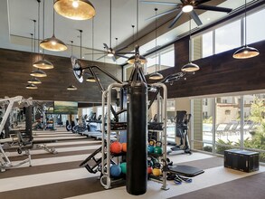 Tradehouse at Bulverde Marketplace in San Antonio, TX - Foto de edificio - Building Photo