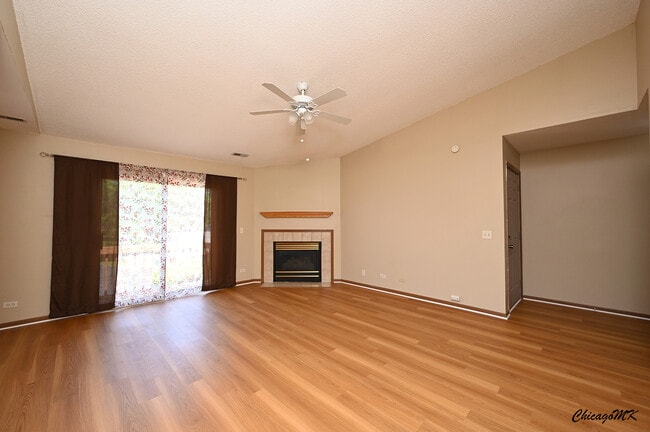340 Woodridge Cir in South Elgin, IL - Building Photo - Building Photo