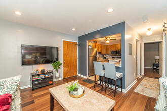 35 E Price St, Unit 5 in Linden, NJ - Building Photo - Building Photo