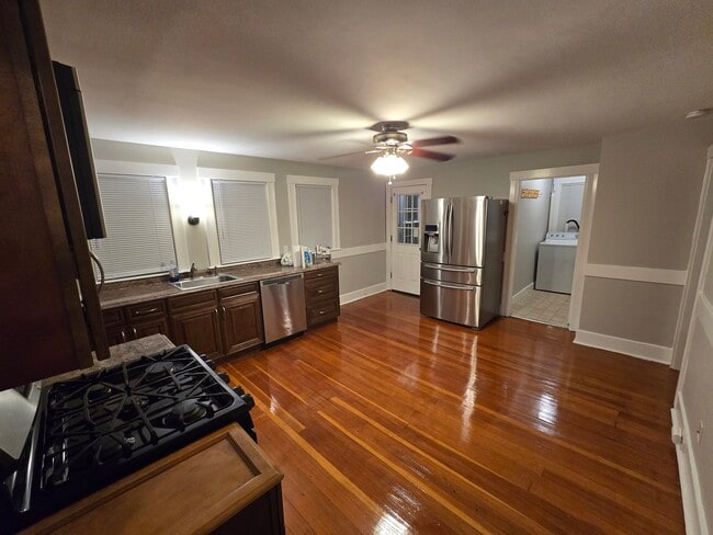 12 Leland Rd, Unit 12 in Whitinsville, MA - Foto de edificio - Building Photo