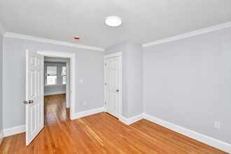 39-41 Suncrest Rd, Unit 2 in Boston, MA - Building Photo - Building Photo