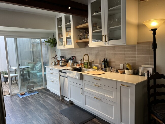 4040 Grand View Blvd, Unit Mar Vista Condo in Los Angeles, CA - Building Photo - Building Photo