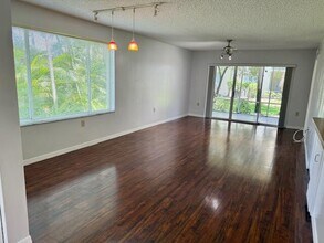 1101 Glenmoor Dr in West Palm Beach, FL - Building Photo - Building Photo