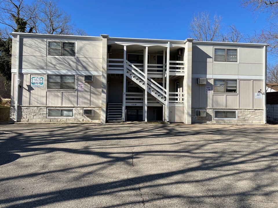 1218 Pomeroy St in Manhattan, KS - Foto de edificio