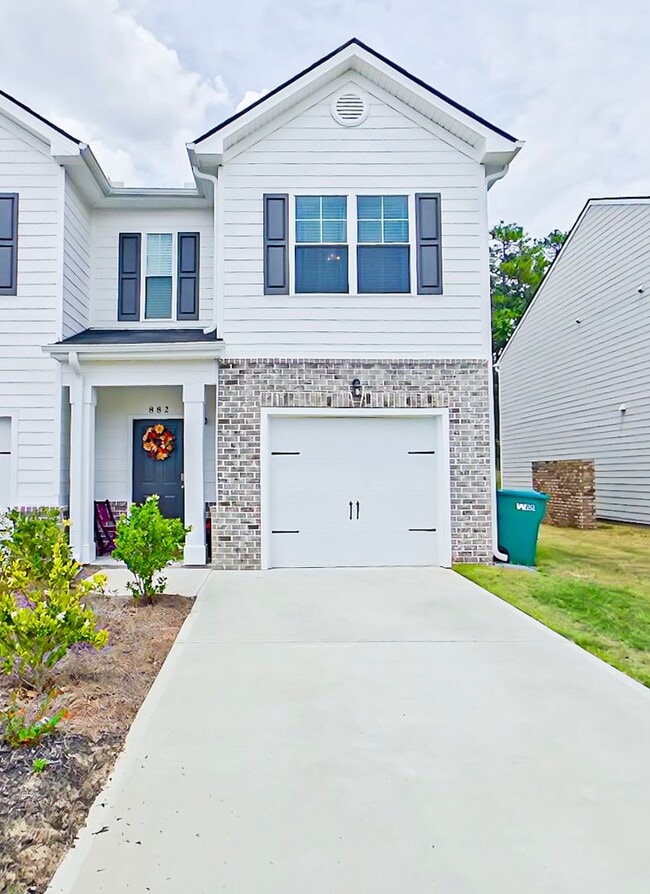 property at 882 Quaint Parish Cir