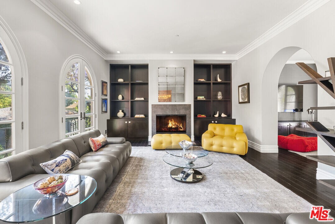 2422 Cazaux Pl in Los Angeles, CA - Building Photo