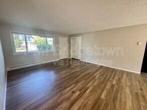 5706 SE Harold St in Portland, OR - Building Photo - Building Photo