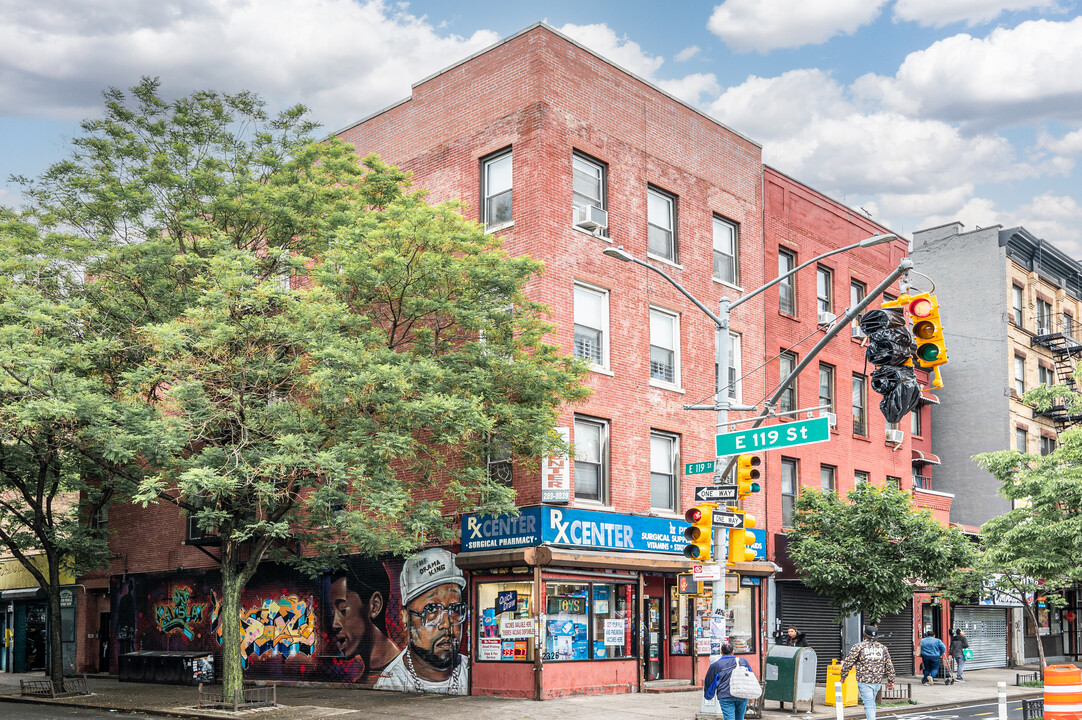 2325 1st Ave in New York, NY - Building Photo