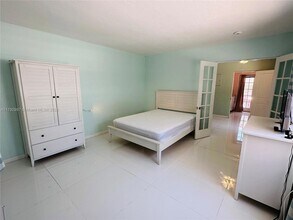 911 Meridian Ave, Unit 107 in Miami Beach, FL - Building Photo - Building Photo