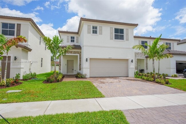 property at 2637 SE 24th Ct