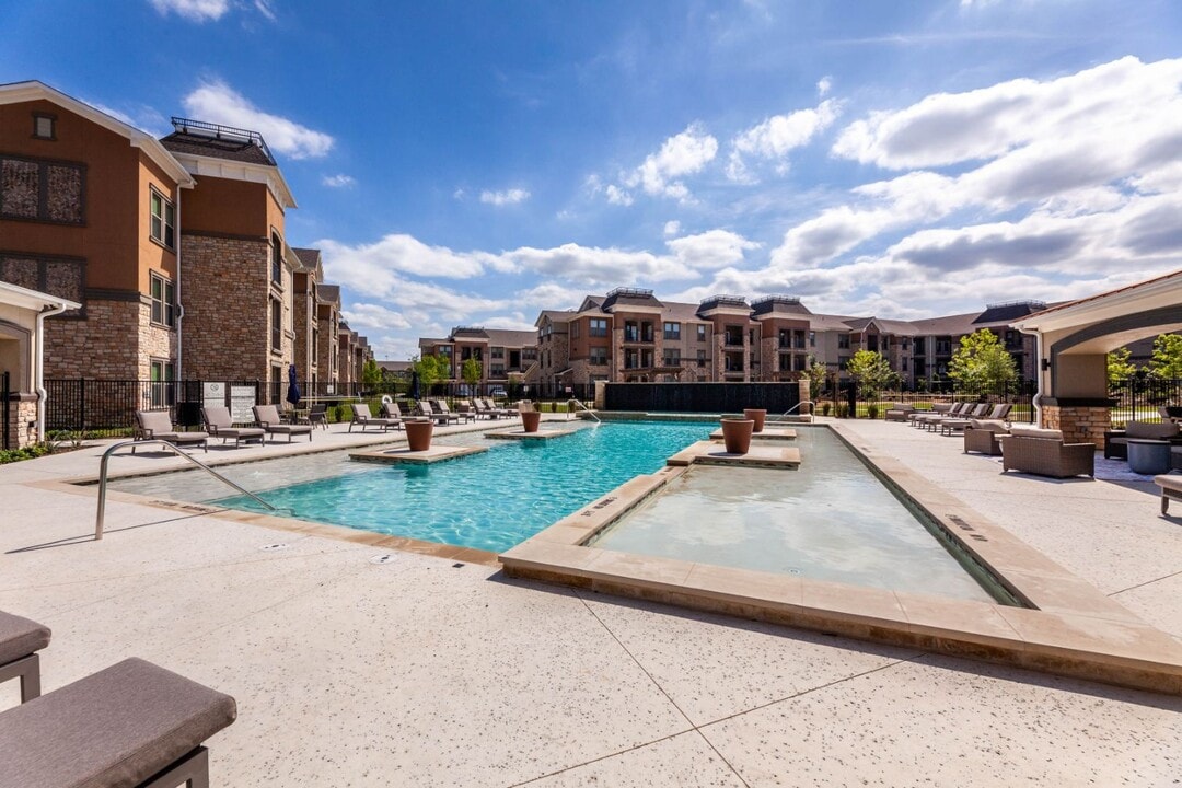 Luxia Grand Prairie in Grand Prairie, TX - Foto de edificio