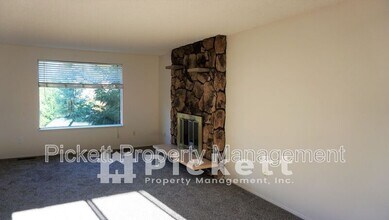 2221 NE Lexington Dr in Bremerton, WA - Building Photo - Building Photo