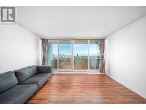 5652 Patterson Ave in Burnaby, BC - Building Photo - Building Photo