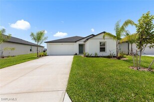 17627 Paradiso Wy in North Fort Myers, FL - Building Photo