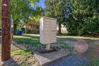 15077 SE East Ave in Milwaukie, OR - Building Photo - Building Photo