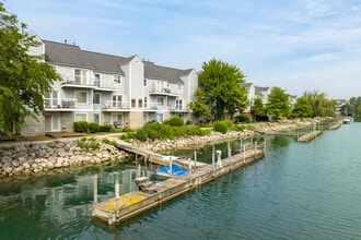 Grayhaven Marina Village in Detroit, MI - Foto de edificio - Building Photo