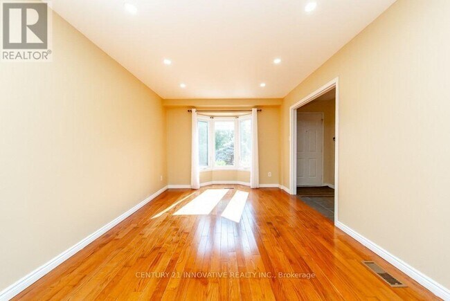 16 Long Dr in Whitby, ON - Building Photo - Building Photo