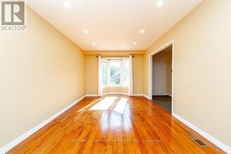 16 Long Dr in Whitby, ON - Building Photo - Building Photo