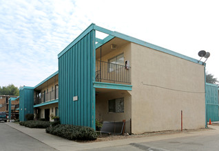 Lincoln Patio Apartments in Livermore, CA - Building Photo - Building Photo