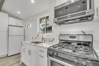 14753 Hartland St in Los Angeles, CA - Building Photo - Building Photo