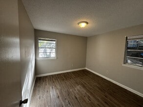 17 Hampstead Ave in Savannah, GA - Building Photo - Building Photo