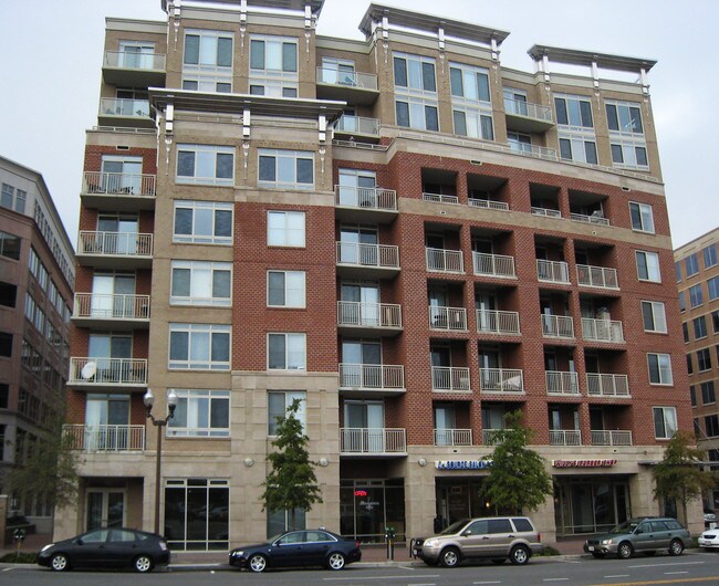 The Hawthorn Condominium in Arlington, VA - Building Photo - Building Photo