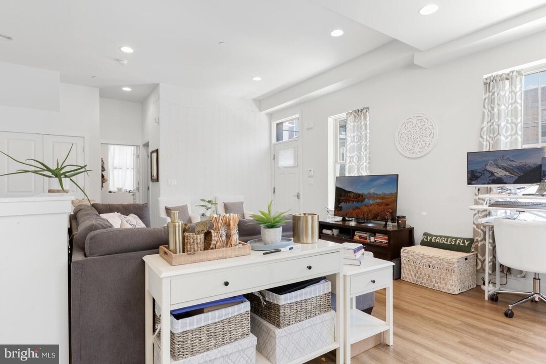 1356 S Bouvier St-Unit -A in Philadelphia, PA - Building Photo